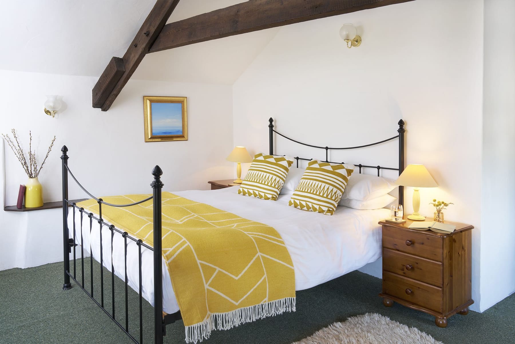 A second double bedroom at Jasmine Cottage