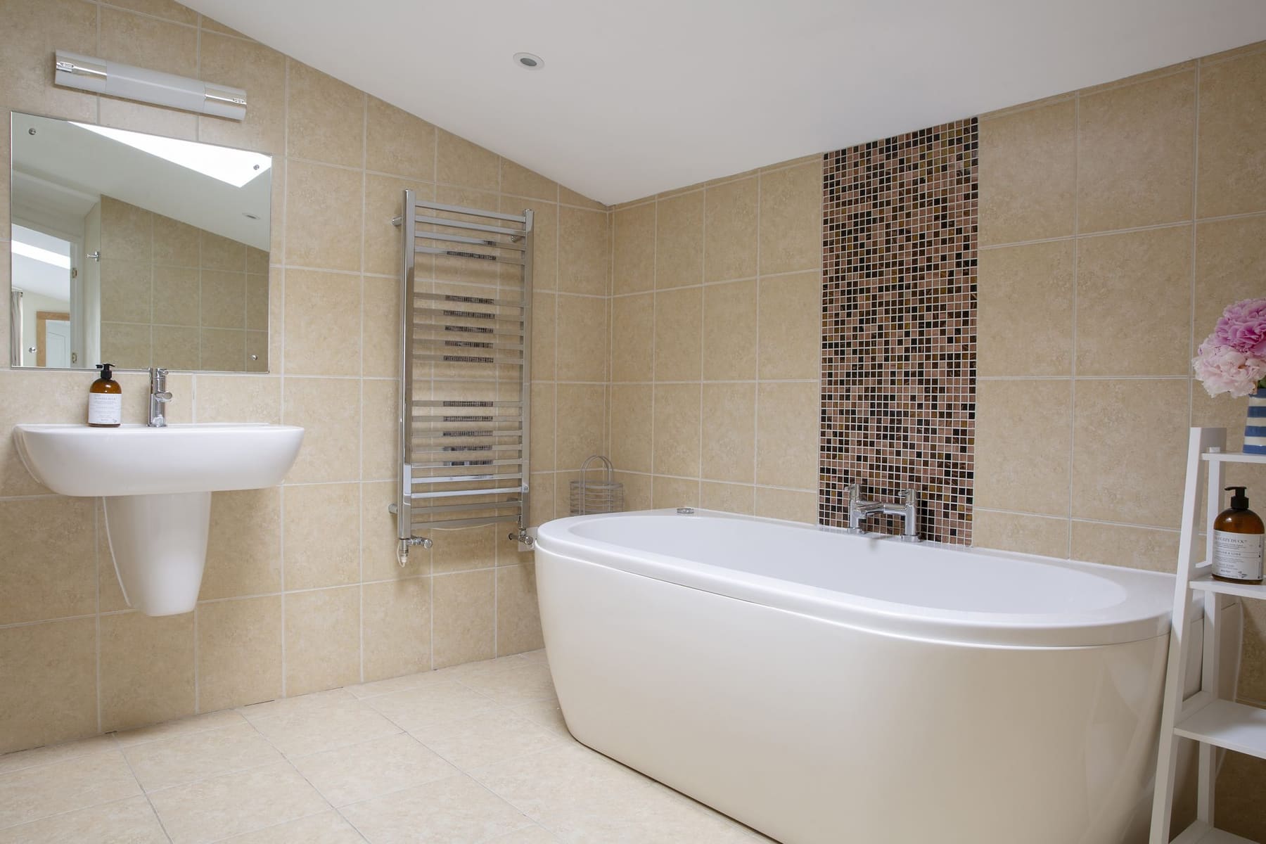 The Stables master bathroom with jacuzzi bath