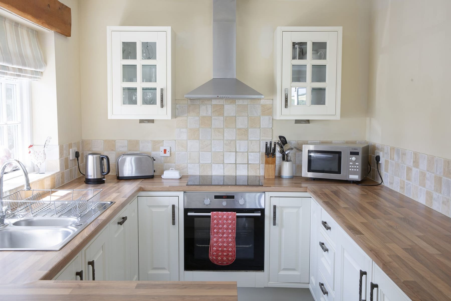 The Stables kitchen with electric oven and hob