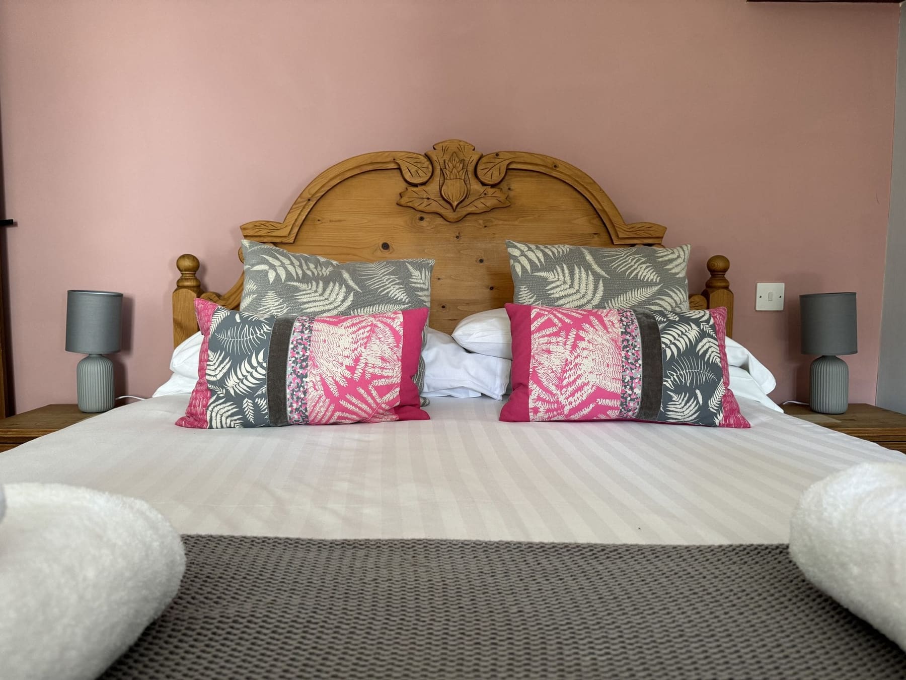 King-size bedroom at Honeysuckle Cottage