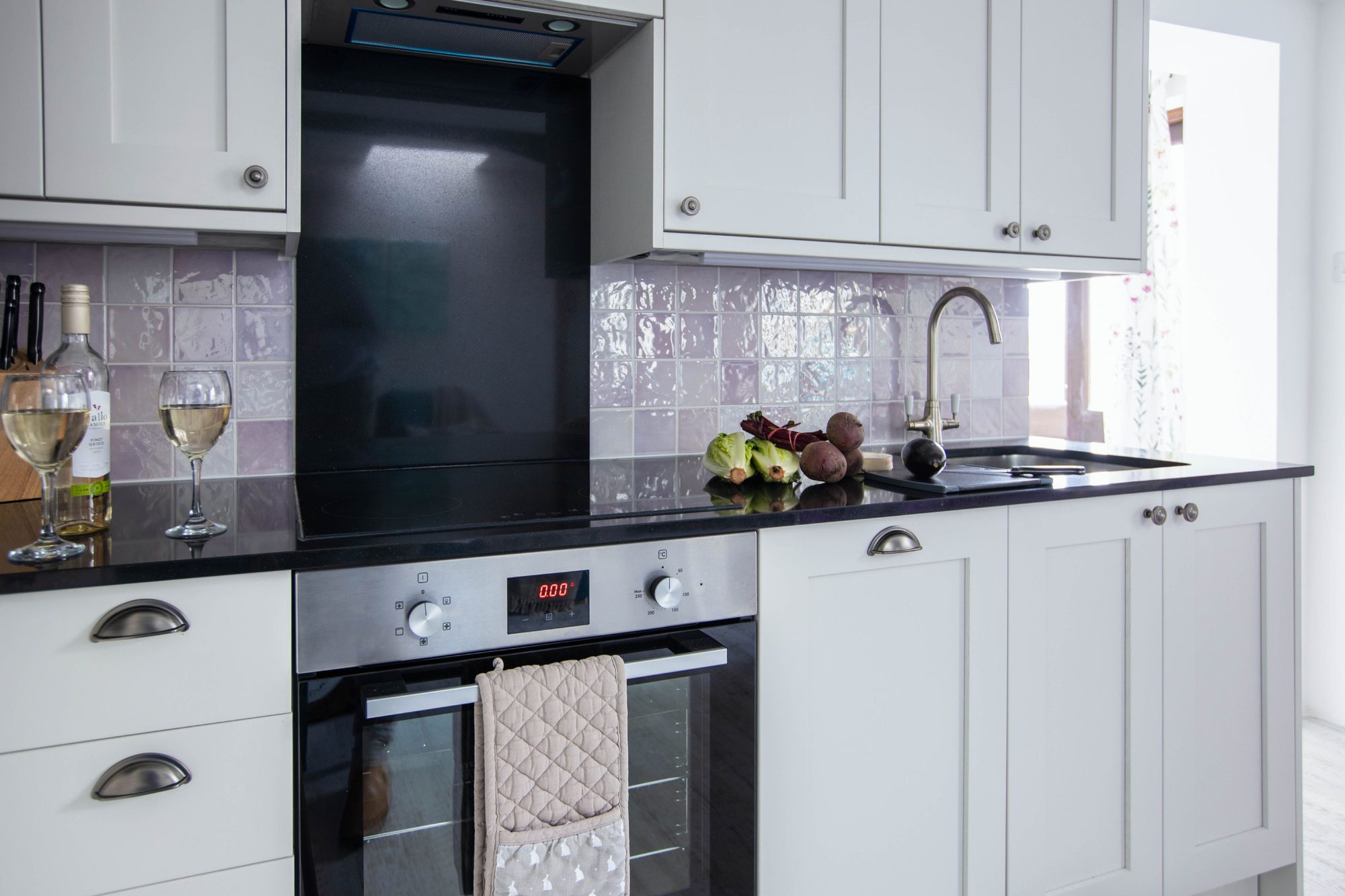 Lavender Cottage kitchen with electric oven and hob