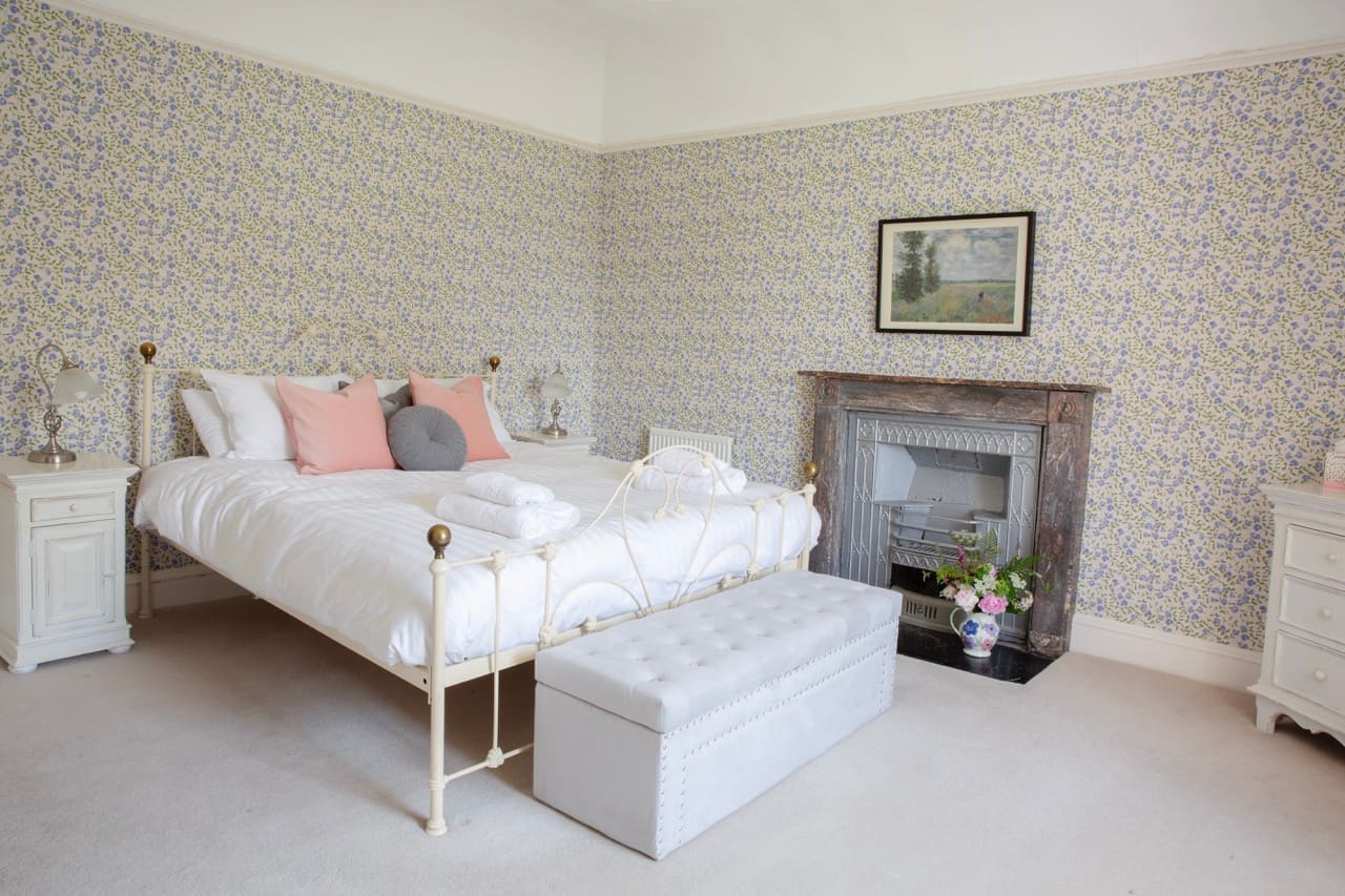 Bluebell bedroom, super king-size double