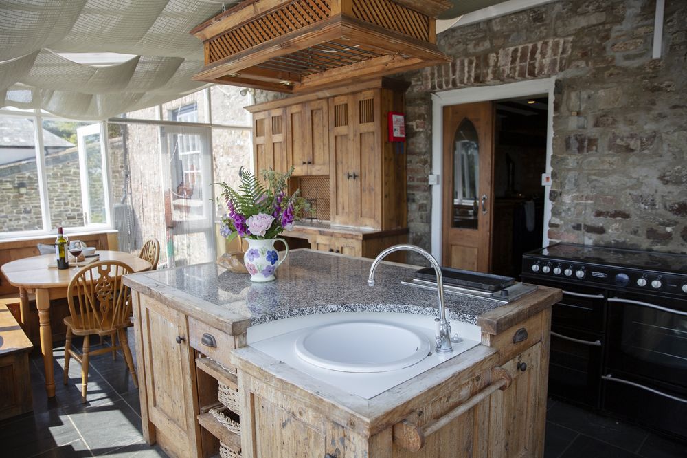 Four-oven AGA kitchen with granite island in the conservatory
