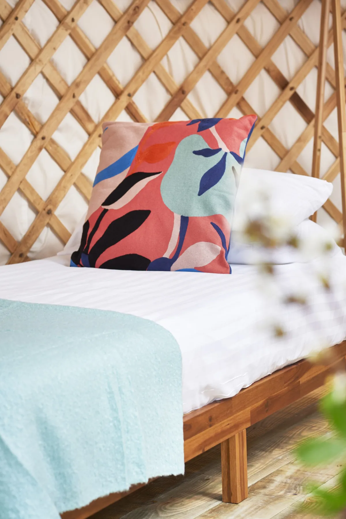Yurt Fenton, single bed