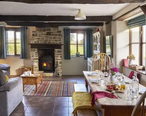 Bluebell Cottage - holiday cottage sleeps 10 in Bude